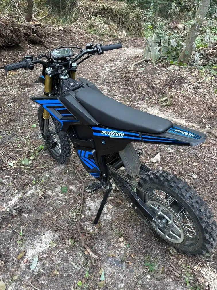 Rear three-quarter view of Oryxearth VRME1000-5 on an off-road trail